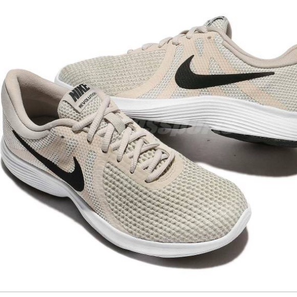 NWT Nike Revolution 4 - Picture 3 of 8